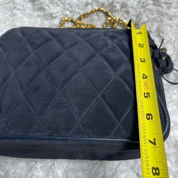 Vintage L.J.Simone Navy Blue quilted Suede crossbody bag gold tone chain accent. - Picture 9 of 12